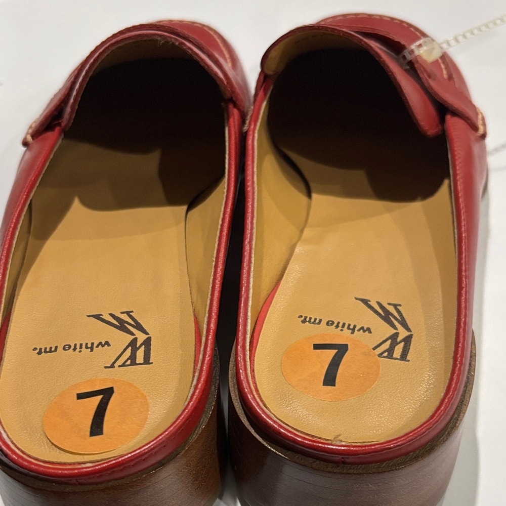 White Mountain Sweetie Red Leather Mules Slide Loafers 7M NWT - Picture 2 of 4